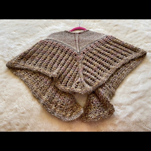 Vintage Bohemian Neutral Crochet/Knit Cape/shawl - Picture 2 of 7